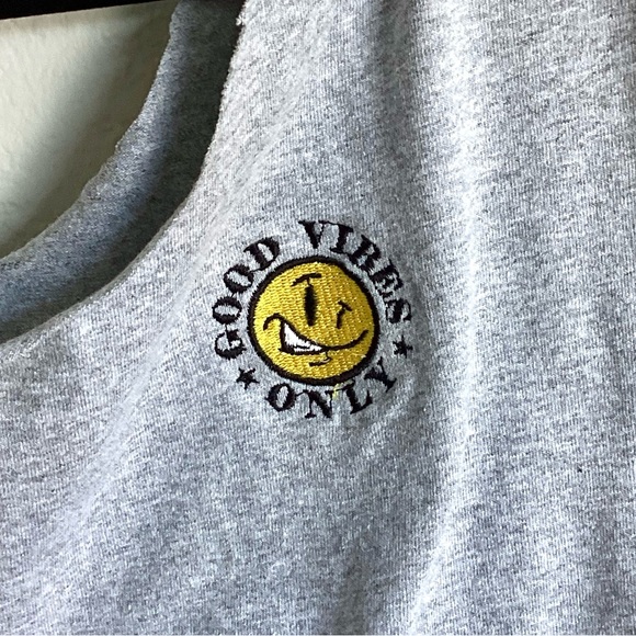 SUMMER CLOSEOUT ☀️ \Good Vibes Only Crop Cut T-Shirt - Picture 4 of 11